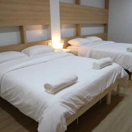 Boon Street Hostel Банкок Екстериор снимка