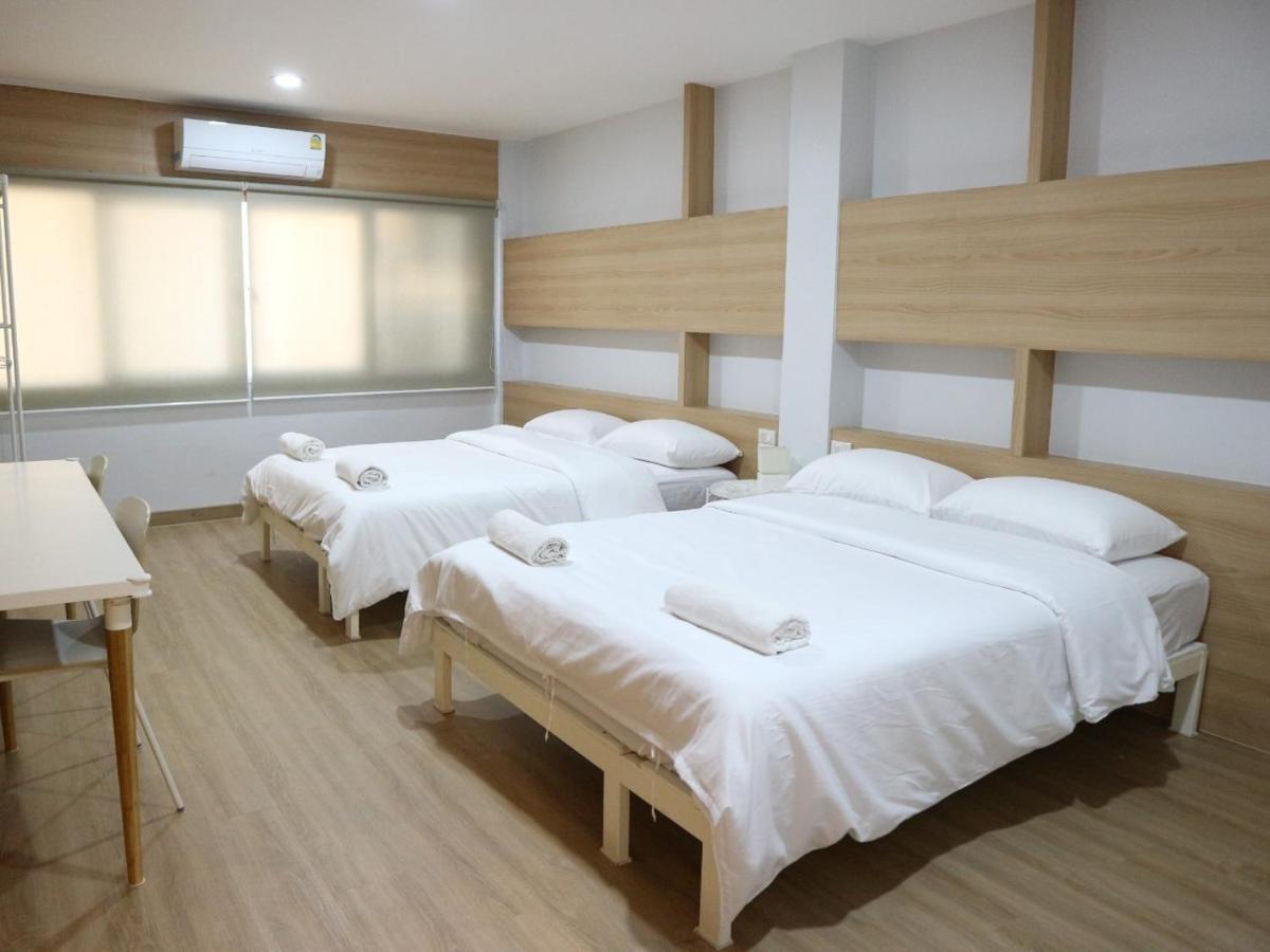 Boon Street Hostel Банкок Екстериор снимка