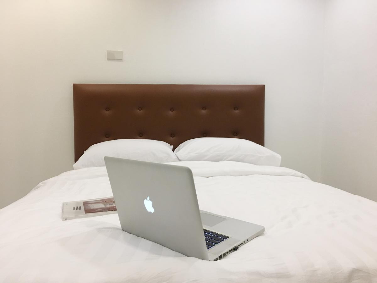 Boon Street Hostel Банкок Екстериор снимка