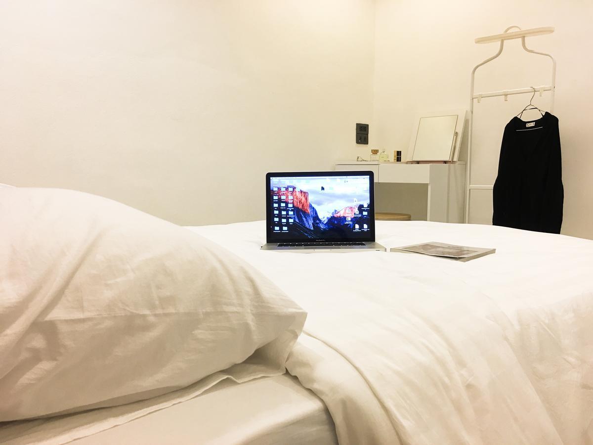 Boon Street Hostel Банкок Екстериор снимка