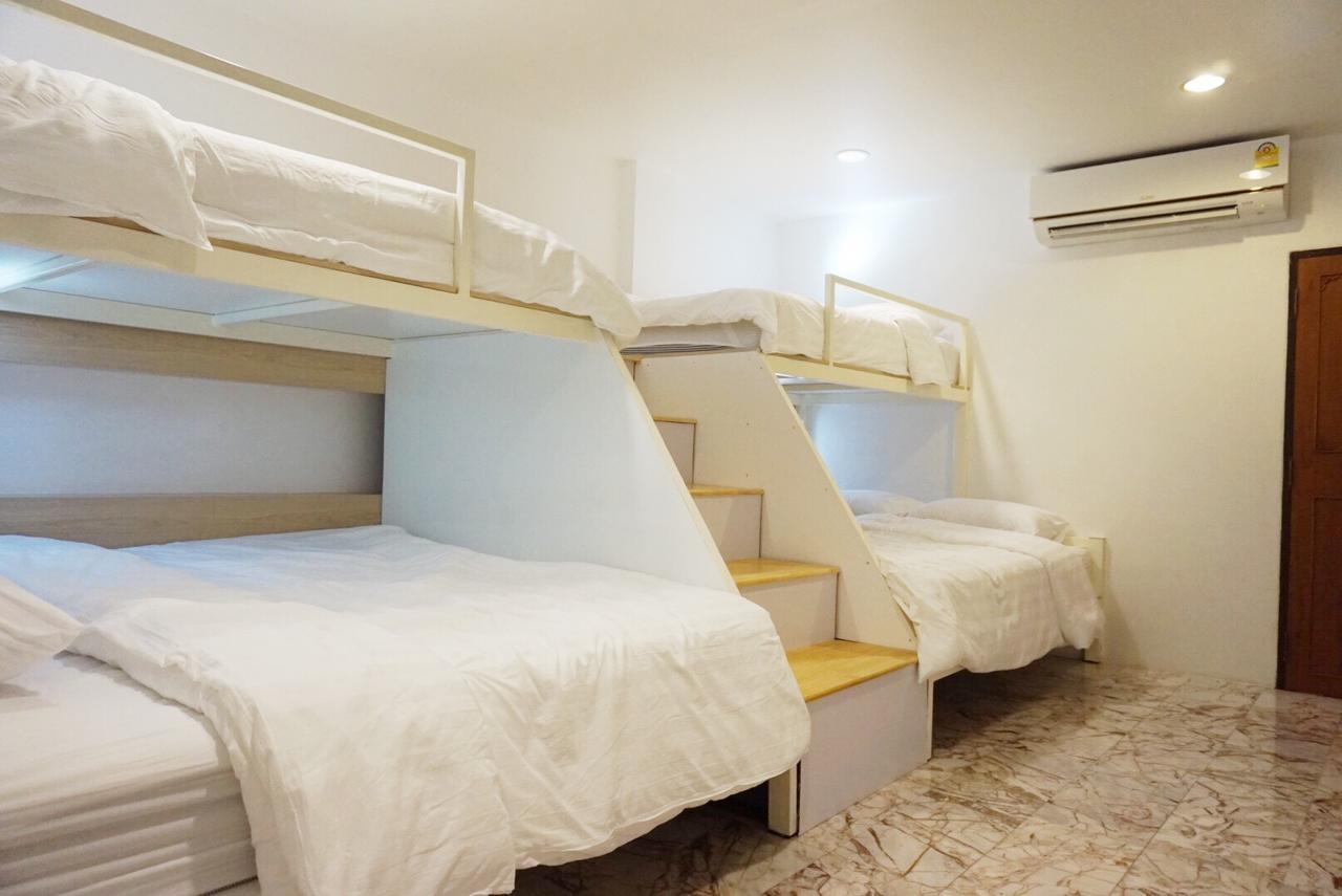 Boon Street Hostel Банкок Екстериор снимка