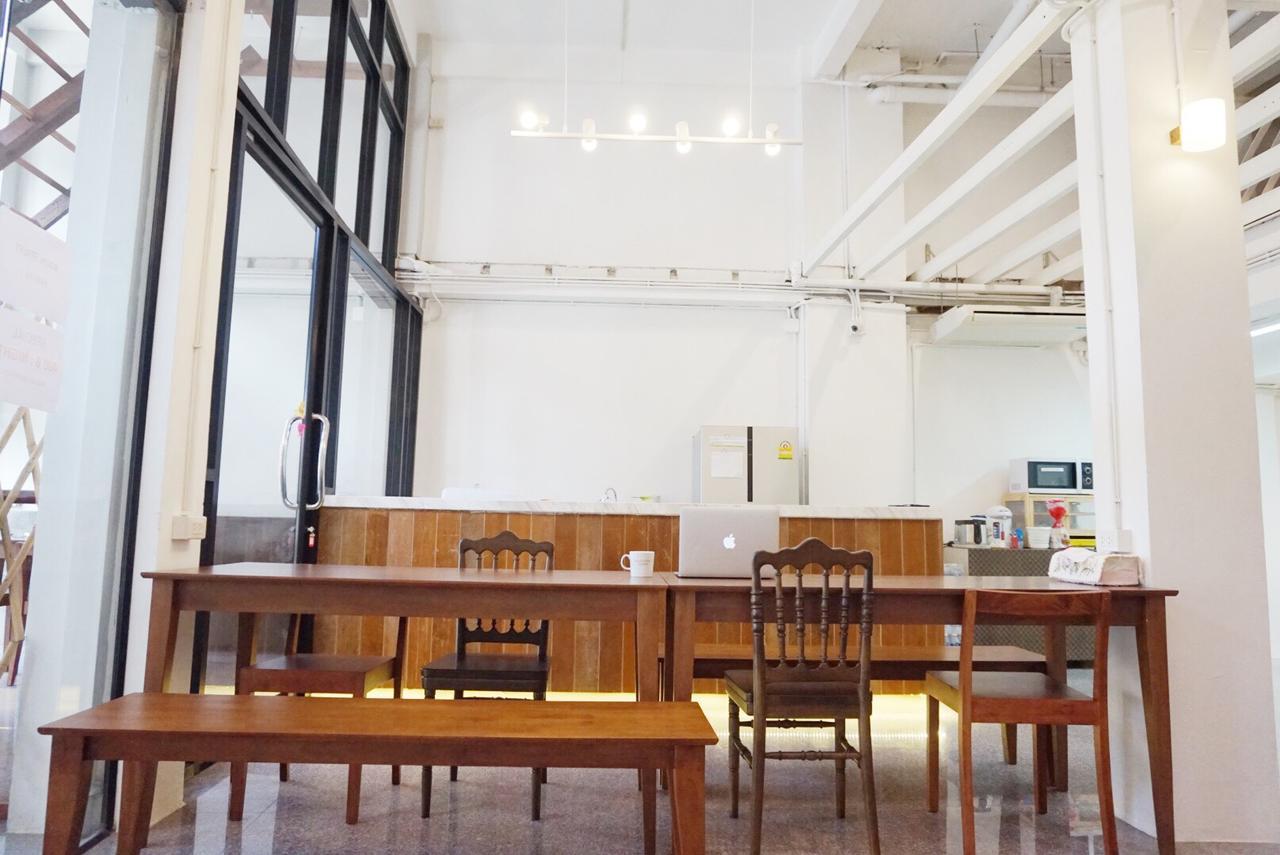 Boon Street Hostel Банкок Екстериор снимка